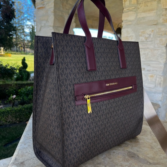 Michael Kors Kenly Signature Tote Brown/Merlot - Picture 5 of 9